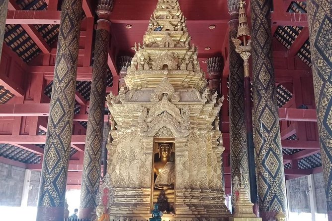 1 day Private Tour to Unseen Temple in Lampang - The local market stop and small touches