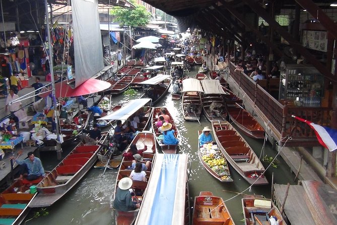 2-hour Bangkok Old City Night CHOB TUK TUK + Talat Noi Street Art - King Rama III Memorial and the best photo pause