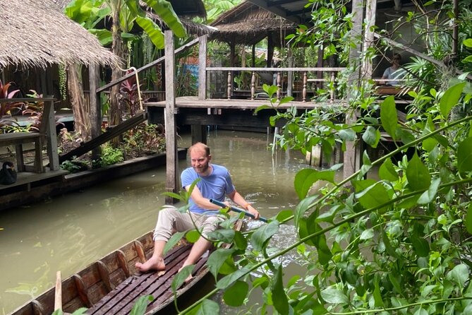 3hr Sunset Canal Cruise & Stop at Biggest Buddha (fully guided) - Khlong Bang Luang Artist House, a 20-minute cultural stop