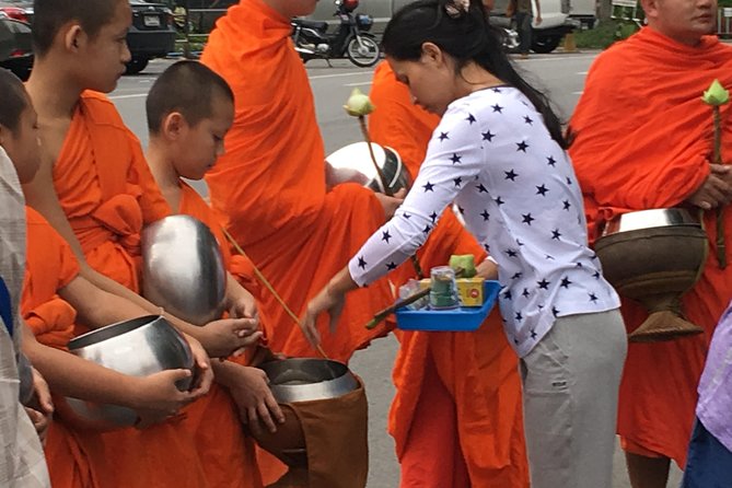 4 highlights: Sticky Waterfall/Elephants/local market /Wat Banden - An early start with a clear purpose