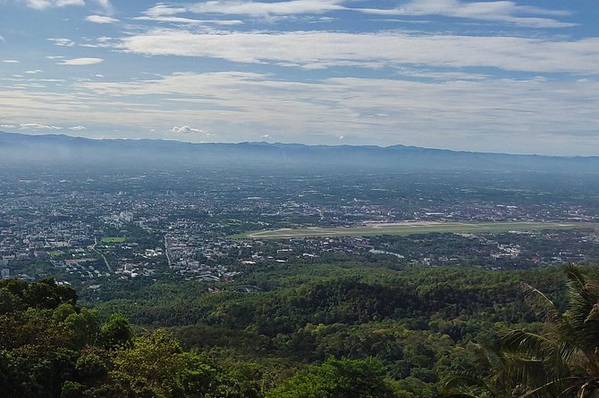4 highlights: Sticky Waterfall/Elephants/local market /Wat Banden - Meeting the elephants