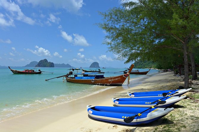 4 Island Tour to Emerald Cave by Longtail Boat from Koh Lanta - Koh Ngai: lunch on a beautiful beach