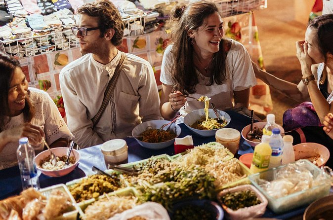 A Magical Evening in Chiang Mai: Private City Tour - Warorot Market and a fresh local dish
