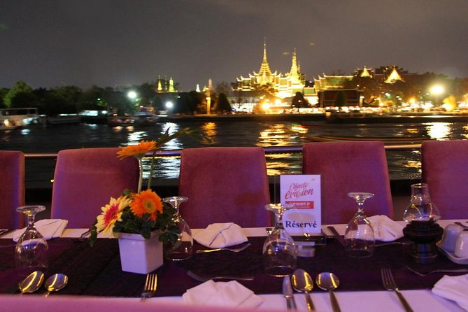 Amazing Chaophraya Dinner Cruise Experience - Live singers, saxophone, and dancing