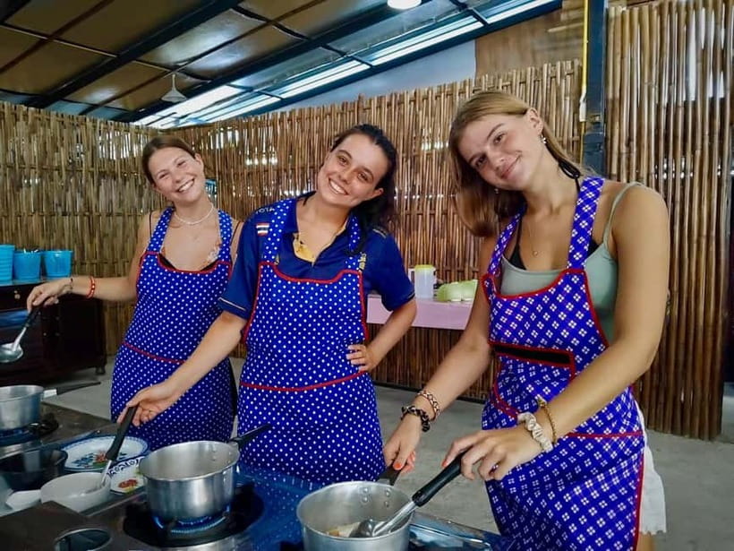 Ao Nang: Hands-on Learn to Cook 3 Popular Thai's street food - The instructors make the difference