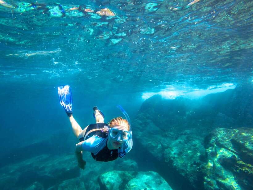 Ao Nang: Island-Hopping Snorkel Tour w/ Amazing Hong Island - Lading Island serves lunch beside the rocks