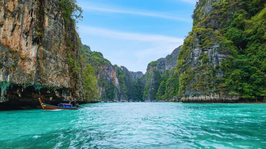 Ao Nang: Phi Phi Islands Speedboat or Catamaran Tour One day - Speedboat or catamaran: choose for comfort first