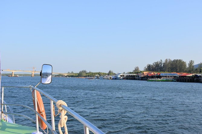 Ao Nang to Koh Lanta by Ao Nang Princess Ferry - Luggage handling and disembarking at Saladan Pier