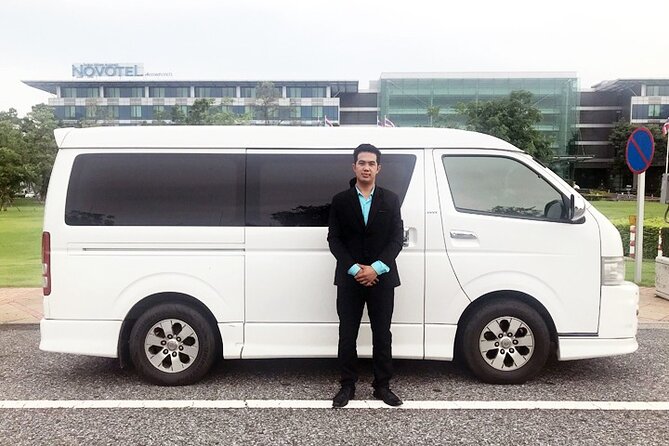 Arrival Private Airport Transfer : Bangkok Airport to Hotel in Bangkok - Finding the Representative at Gate 4