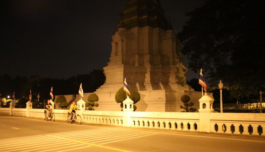 Ayutthaya: 3-Hour Sunset Ride Bike Excursion - Thai snacks at Bang Ian Night Market