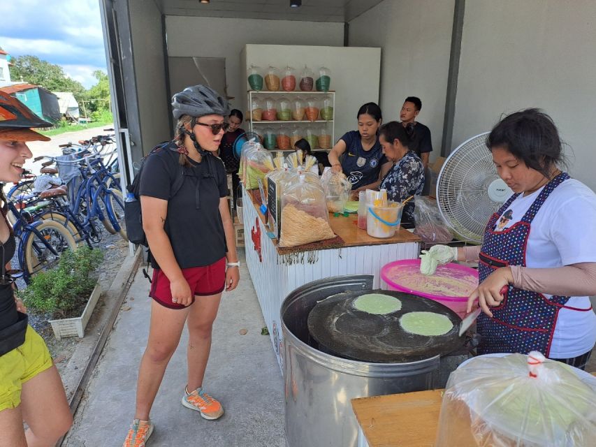 Ayutthaya City and Historical Park Bike Tour - Chao Phrom Market brings the town back to life