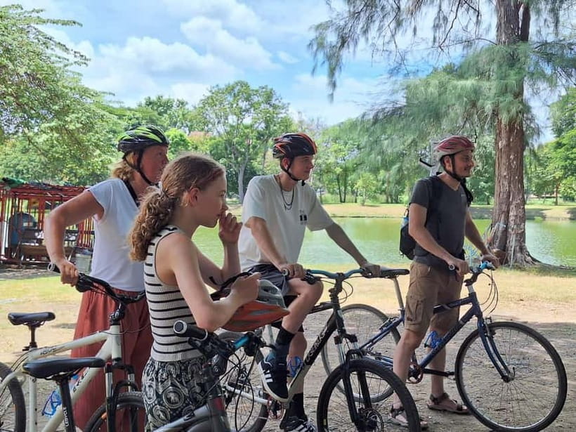 Ayutthaya: Colorful Slow Life Bicycle Tour with local guide. - Wat Ratchaburana and Wat Phra Si Sanphet