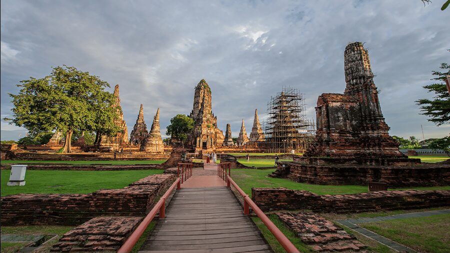 Ayutthaya One Day: Famous Temples & Bang Pa-In Palace Tour - Heat, clothing, and walking advice