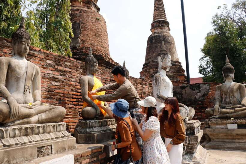 Ayutthaya One Day: Famous Temples & Bang Pa-In Palace Tour - Wat Maha That and the Buddha head in tree roots