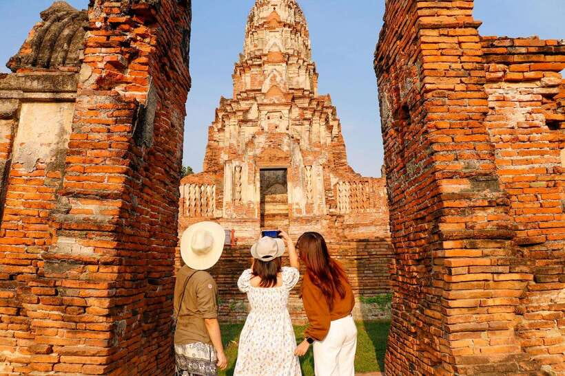 Ayutthaya One Day: Famous Temples & Bang Pa-In Palace Tour - Meeting at centralwOrld and settling into the bus