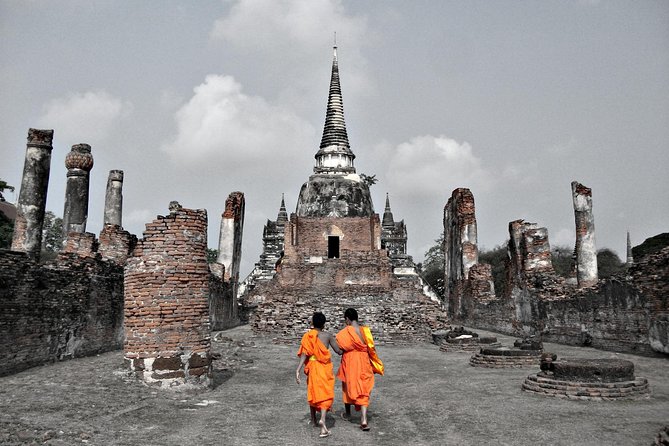 Ayutthaya Sunset Tour: Iconic Temples & Scenic River Boat Ride - Chao Phrom Market and the food question