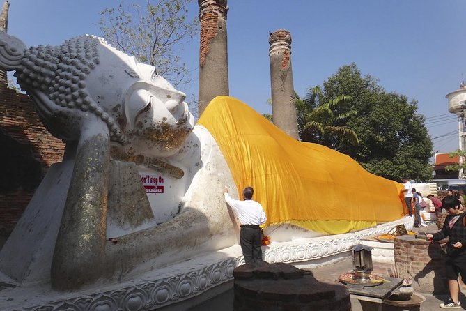 Ayutthaya Sunset Tour: Iconic Temples & Scenic River Boat Ride - Guide quality, group size, and the value of commentary