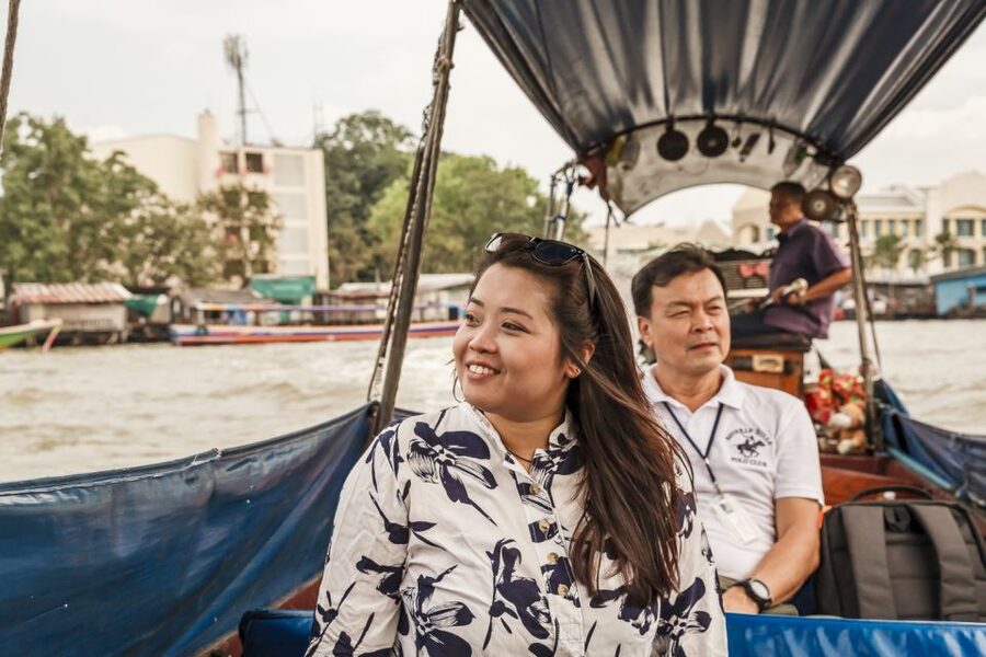 Bangkok: 2-Hour Canal Tour by Teak Boat - Moving onto the Chao Phraya River