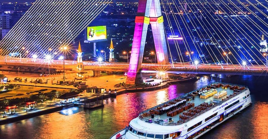 Bangkok: 2-Hour Dinner & Shows on White Orchid River Cruise - The first minutes: welcome drink and Thai dance