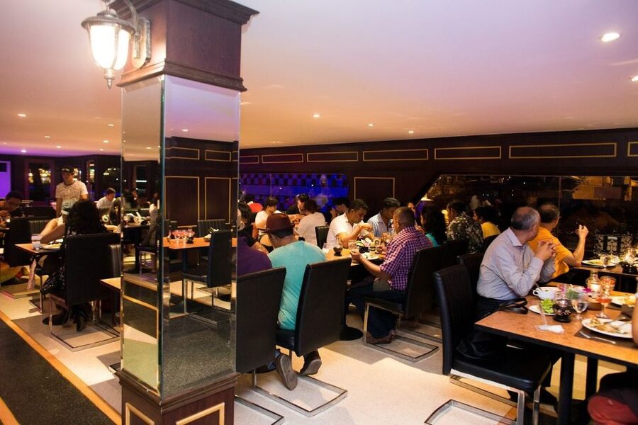 Bangkok: 2-Hour Dinner & Shows on White Orchid River Cruise - Seeing Bangkok’s landmarks from the Chao Phraya