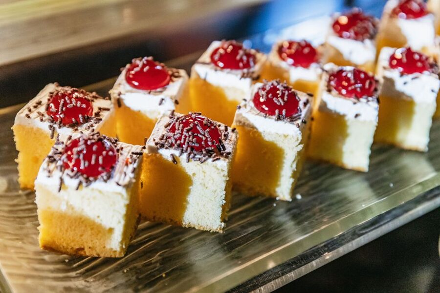 Bangkok: Alangka Luxury Buffet Dinner Cruise With Live Music - Key points to know before booking