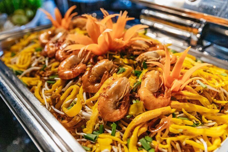 Bangkok: Alangka Luxury Buffet Dinner Cruise With Live Music - What the upper deck is really like