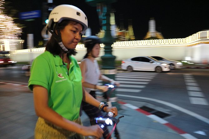 Bangkok at Night by Electric Scooter - Street-food dinner in a local shop