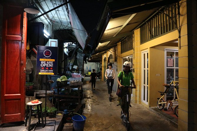 Bangkok at Night by Electric Scooter - How safe and manageable are the scooters?