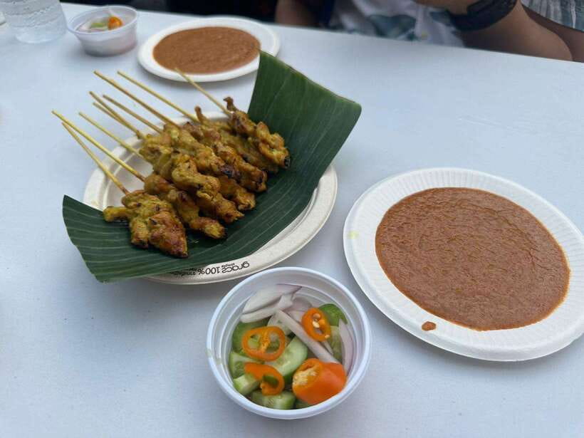 Bangkok Authentic Tasting Thai-Chinatown Walking Food Tour - Meeting under the Golden Dragon