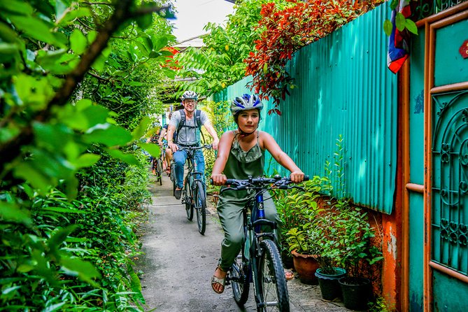 Bangkok: Backstreets and Temple Historic Bike Tour - Snacks, water, and short breaks