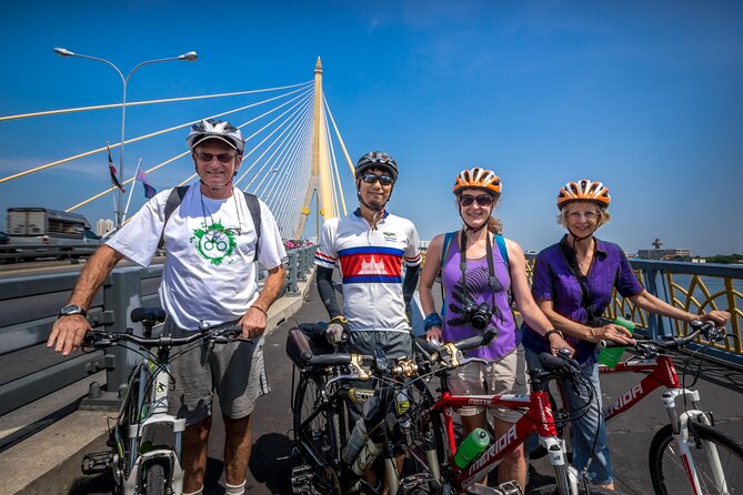 Bangkok: Backstreets and Temple Historic Bike Tour - Khaosan Road and Phra Athit Road