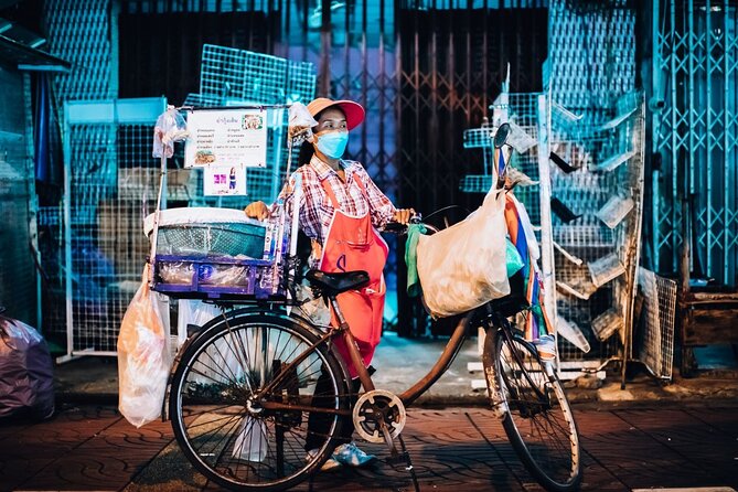 Bangkok Backstreets Food Tour with 15+ Tastings - The food range is the main attraction