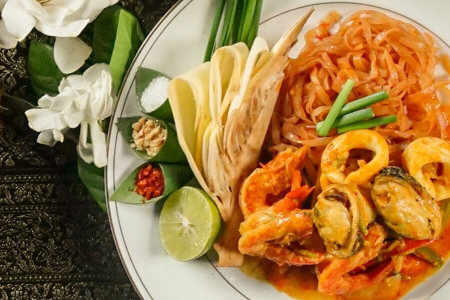 Bangkok: Baiyoke Observation Deck with Lunch/Dinner Buffet - Choosing lunch, dinner, or an early evening sitting