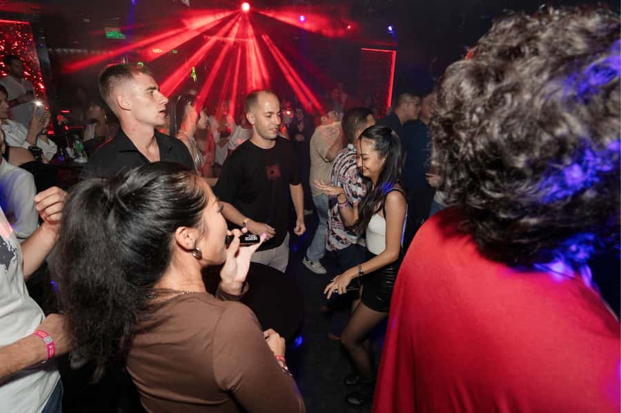 Bangkok: Bar and Club Crawl - A social night for solo visitors and small groups