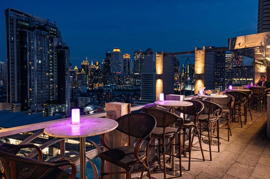 Bangkok: Barracuda Rooftop Bar Akara Hotel - Cocktails, tapas, and sharing-set value