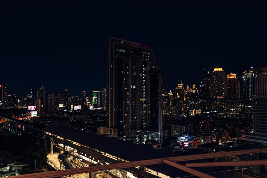 Bangkok: Barracuda Rooftop Bar Akara Hotel - How Barracuda compares with a regular Bangkok evening
