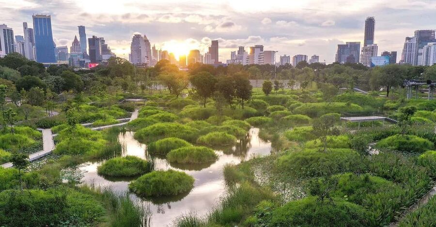 Bangkok Bicycle rental Benjakitti Park - Why Benjakitti Park works so well by bicycle
