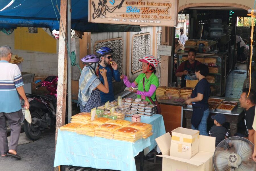Bangkok: Bike and Canal Boat Tour with Lunch - Key points at a glance