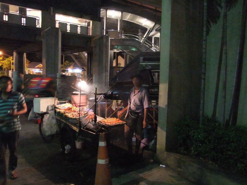 Bangkok by Night Cycling Tour with Street-food Meal - Thonburi and the quieter side of Bangkok