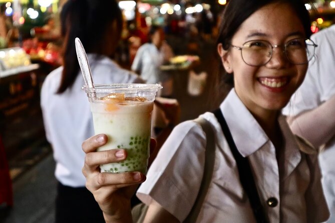 Bangkok by Night Food Tour with 10+ Tastings in Chinatown - Siam Paragon and Bangkok’s polished side