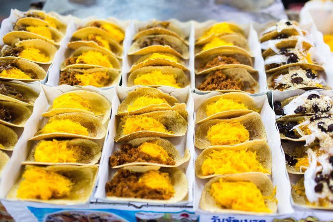 Bangkok by Night: Temples, Markets and Food Tuk-Tuk Tour - Dinner, with room for expectations