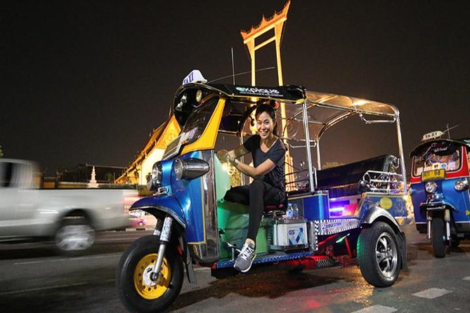 Bangkok by Night Tuk Tuk Tour: Markets, Temples & Food - The Flower Market at its busiest hour