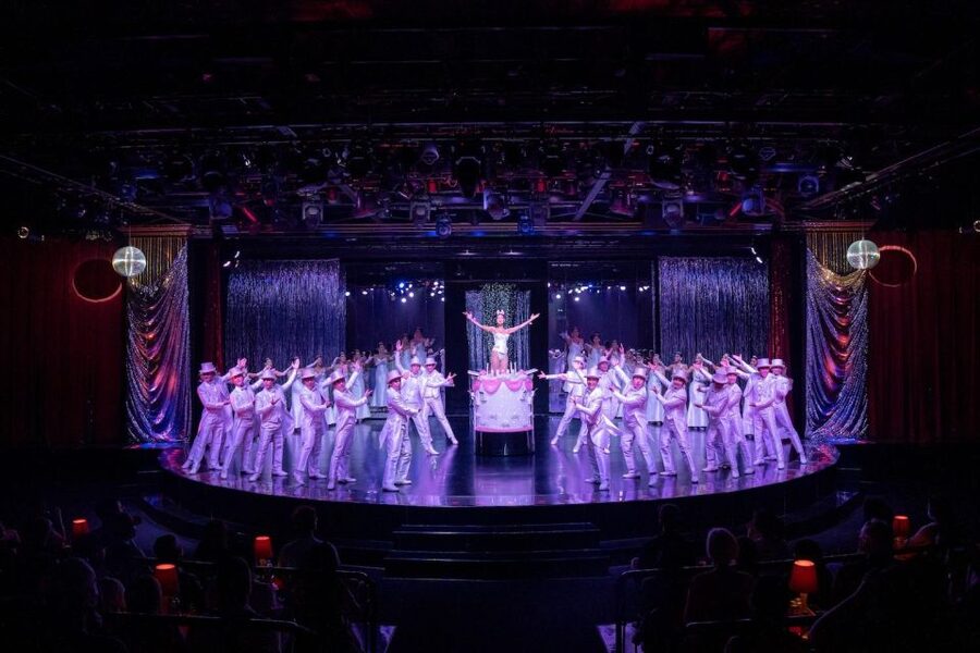 Bangkok: Calypso Cabaret & Dinner Cruise with Hotel Transfer - What this Bangkok evening is really combining