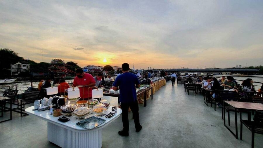 Bangkok: Calypso Cabaret & Dinner Cruise with Hotel Transfer - The buffet: good choice, large-room energy