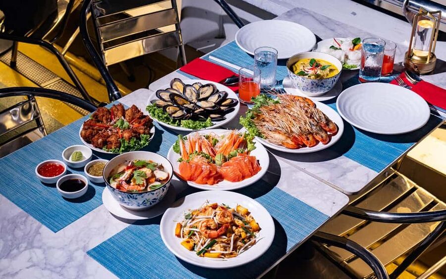 Bangkok: Carnival Dinner Cruise with Free-Flow Beer & Buffet - Dinner at the rear buffet