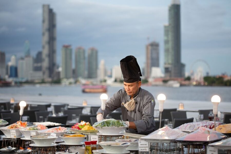 Bangkok: Chao Phraya Alangka Cruise at Icon Siam - Arriving at ICONSIAM for the 6:00 PM check-in
