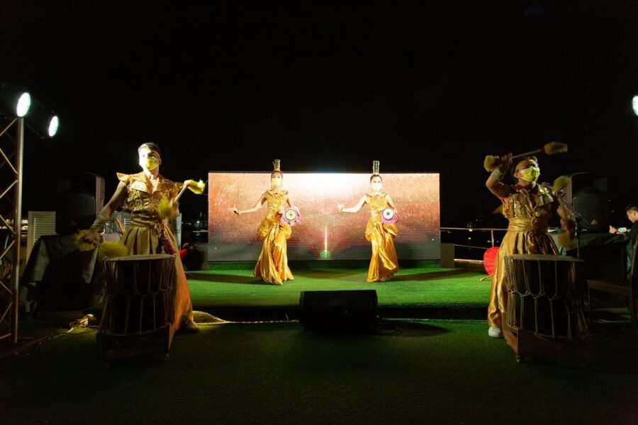 Bangkok: Chao Phraya Alangka Cruise at Icon Siam - The international buffet and welcome drink