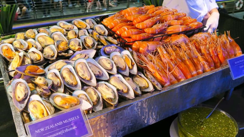 Bangkok: Chao Phraya Princess Dinner Cruise & Hotel Transfer - Live music and the mood on the boat