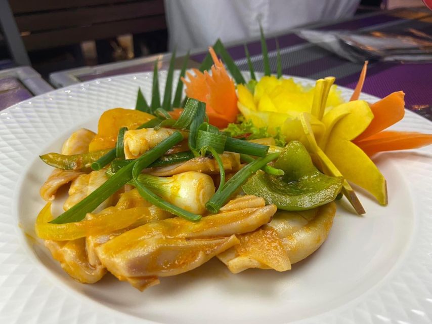 Bangkok: Chao Phraya River Buffet Dinner Cruise - Live music, singing, and dancing