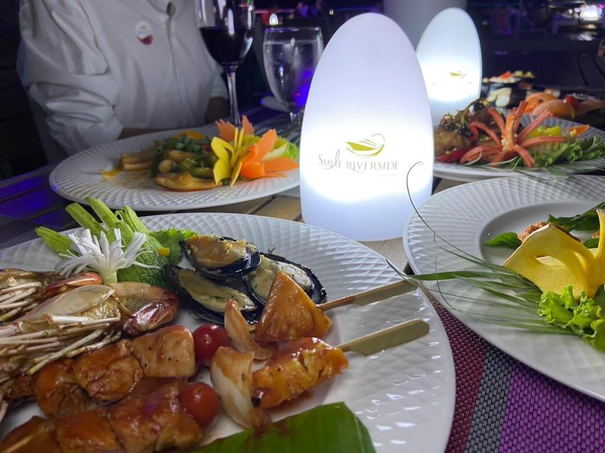 Bangkok: Chao Phraya River Buffet Dinner Cruise - Starting at ICONSIAM and finding the pier